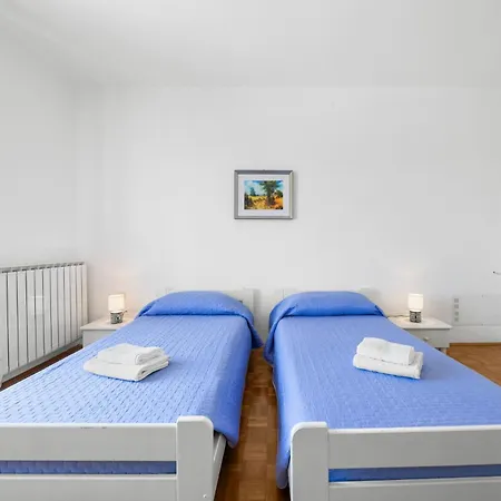 Emycol In Pula,istrien By Istrabook Villa