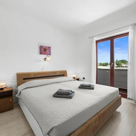 Vila Emycol In Pula,istrien By Istrabook